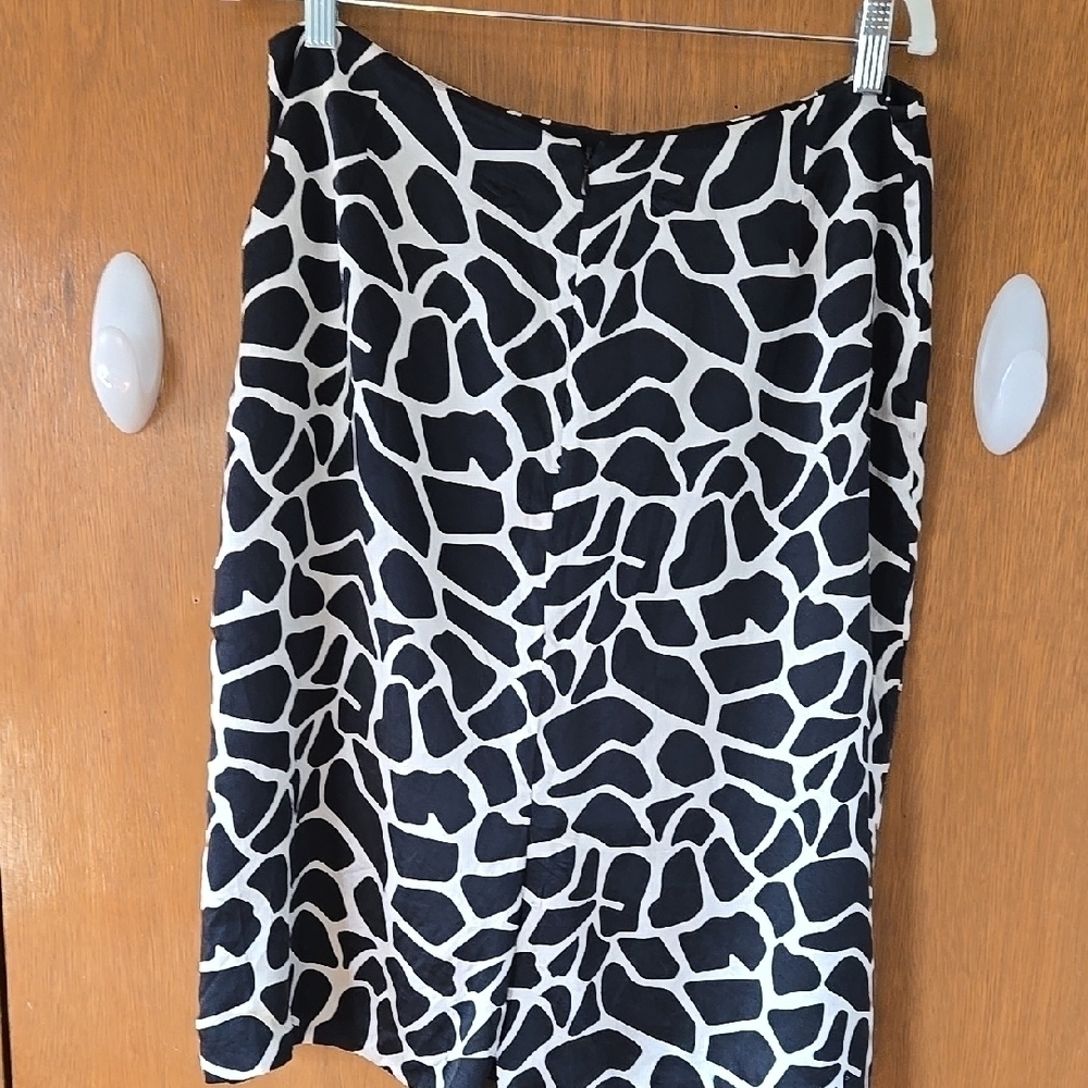I.N.C. Brand, Stylish Black and White Skirt, Size - Picture 4 of 6
